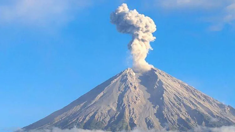 Gunung Semeru Kembali Meletus saat Status Siaga, Ini Imbauan PVMBG