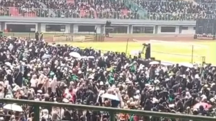 Ribuan Muslimah Antusias Menelusuri 'Jejak Cinta Sang Baginda Nabi'