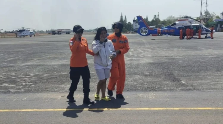 Basarnas Evakuasi Kru Virgo Transport 8 dengan Helikopter