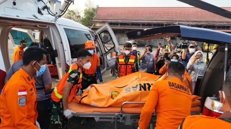 Helikopter Polri Berhasil Evakuasi Jenazah Korban KM Virgo