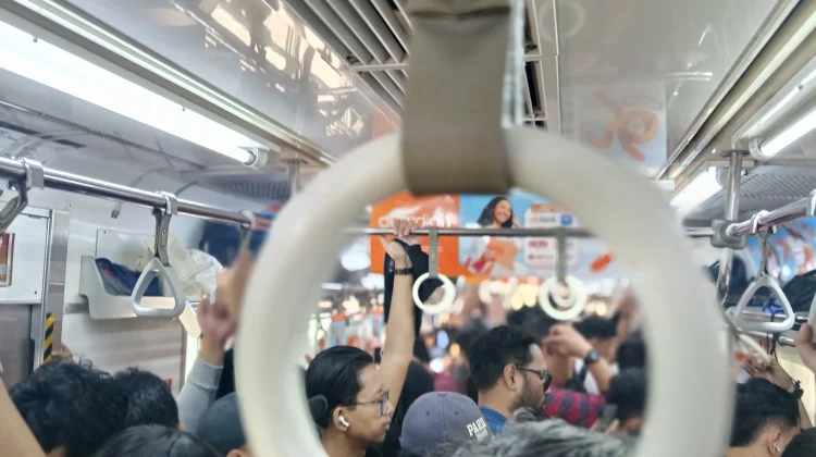 Layani 1,4 Juta Pengguna Per Hari, Apa Kata Penumpang di HUT KAI Commuter?