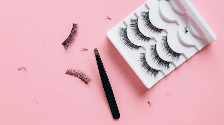 Mascara, Fake Lashes, atau Lash Extension, Mana yang Lebih Aman?