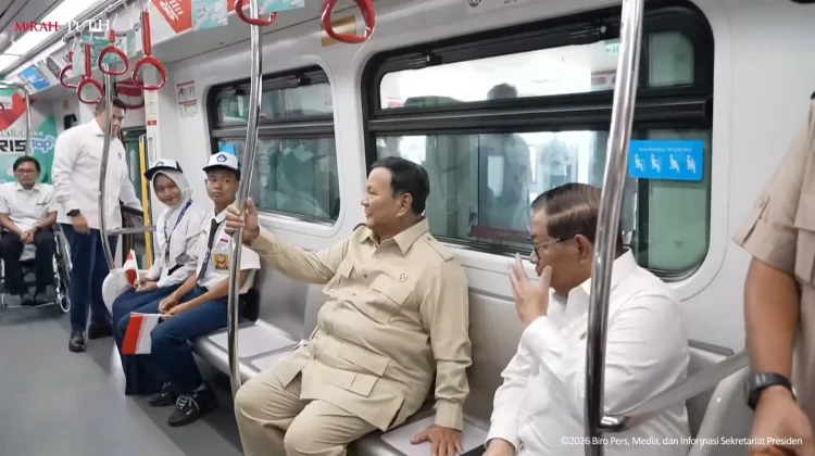 Presiden Prabowo Menjajal Langsung LRT Jakarta sebelum Diresmikan