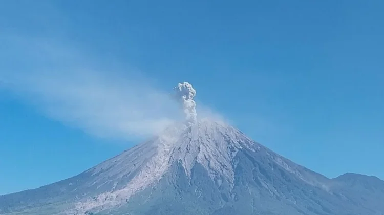 Gunung Semeru Erupsi Lagi, Dentuman Letusan Berlangsung 128 Detik