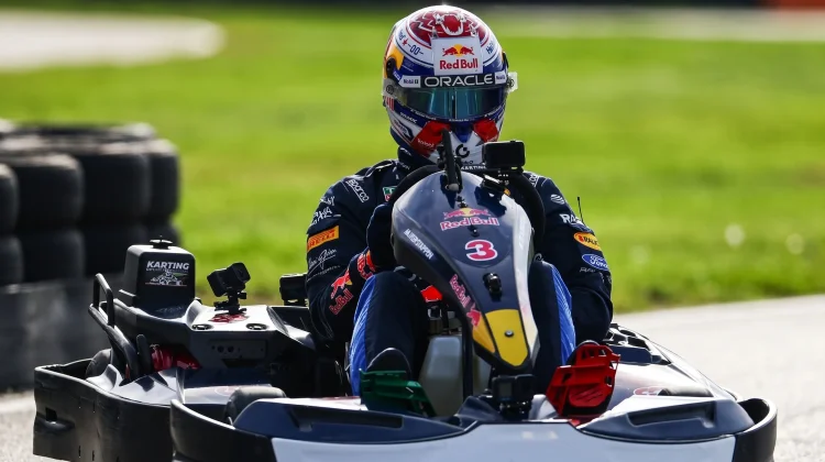 Max Verstappen Taklukkan 100 Pembalap dalam Tantangan Karting di Silverstone