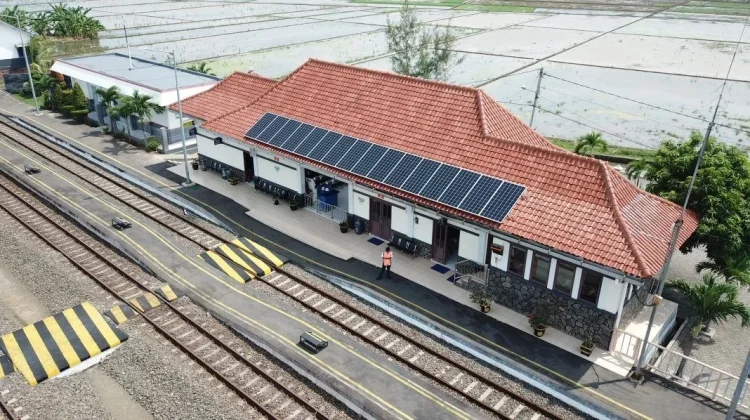 KAI Operasikan 113 Unit PLTS 4,43 MWp di 92 Lokasi