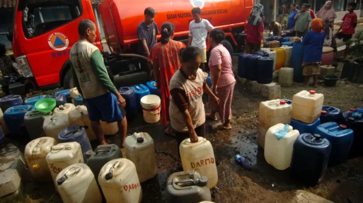 BPBD Jateng Distribusikan Air Bersih untuk Masyarakat