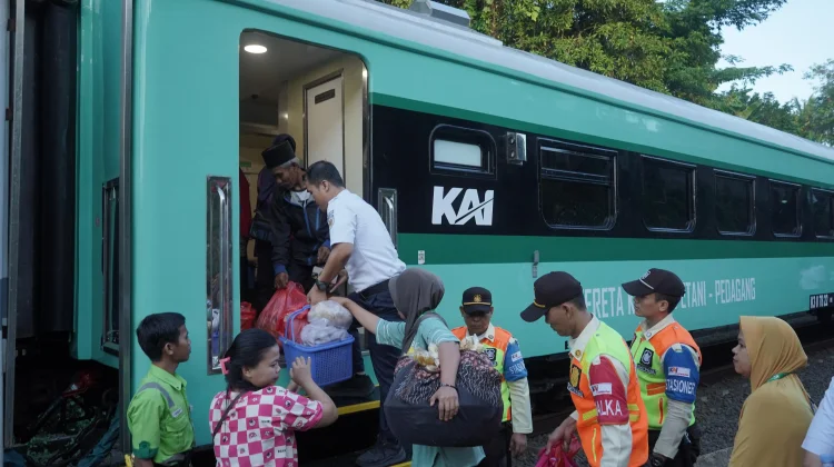 Kereta Petani dan Pedagang Layani 43.780 Penumpang di Banten