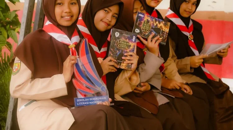 Sekolah Cendekia BAZNAS Raih Penghargaan Sekolah Berdedikasi Literasi Nasional