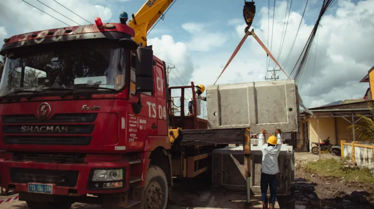 IMIP Benahi 9 Kilometer Drainase Trans Sulawesi