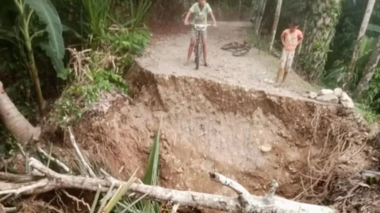 Jembatan di Gampong Adan Aceh Putus akibat Banjir, Akses Petani Lumpuh