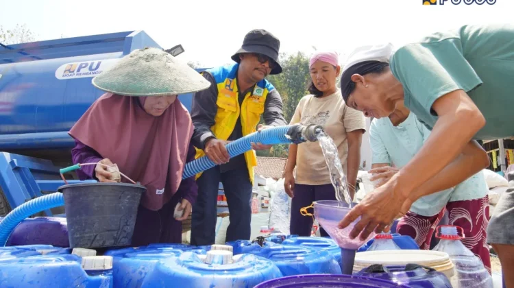 Kementerian PU Salurkan 23,2 Juta Liter Air Bersih untuk Atasi Kekeringan