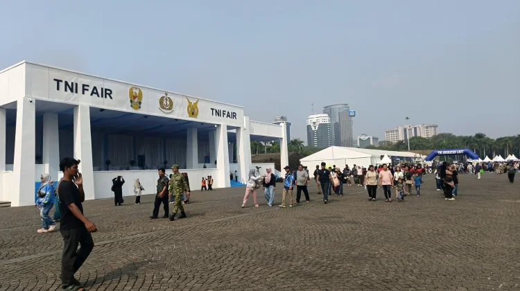 TNI Hadirkan Bobon Santoso, 6.000 Sajian Makan Gratis Dibagikan di Monas