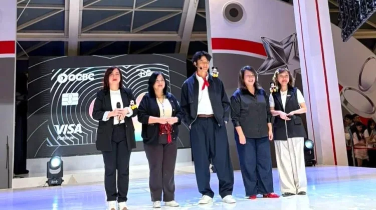 OCBC Luncurkan Desain Bertema Mickey Mouse untuk Kartu Kredit