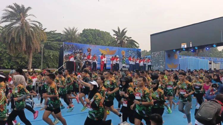 Antusiasme Peserta Lari Semarakkan TNI Run 2026 di Monas