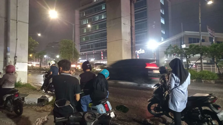 Ternyata Bukan Musimnya, Ini Penyebab Jakarta Diguyur Hujan Menurut BMKG