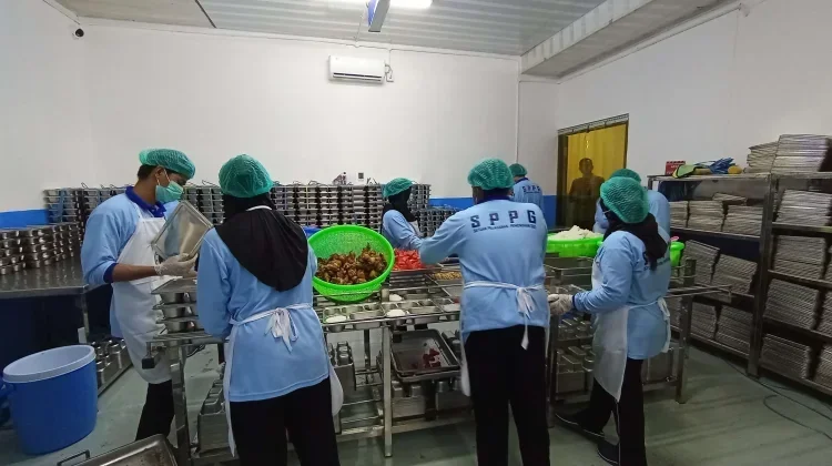 Mirip Aplikasi Ojol, BGN Bakal Bikin Sistem Rating untuk Dapur MBG