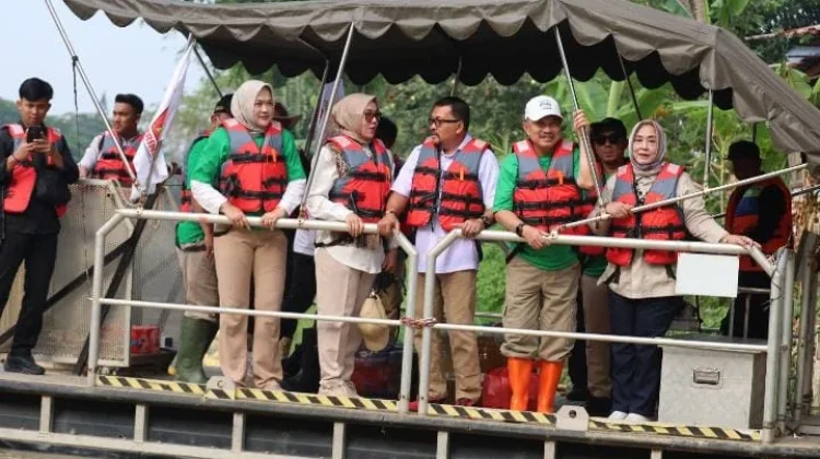 Semangat Gerakan ASRI, Kali Bekasi Dibersihkan dari Sampah