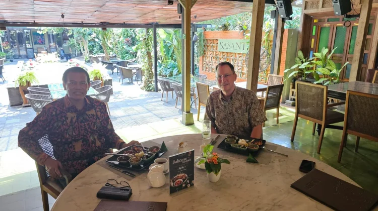 Diskusi Dua Jam yang Sangat Bermakna Bersama Prof. Dr. Craig Hall