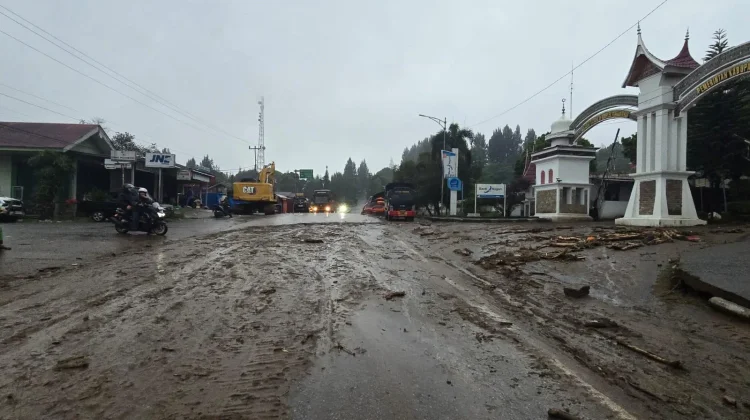 Kementerian PU Tangani Jalan Nasional Terdampak Banjir Bandang di Solok