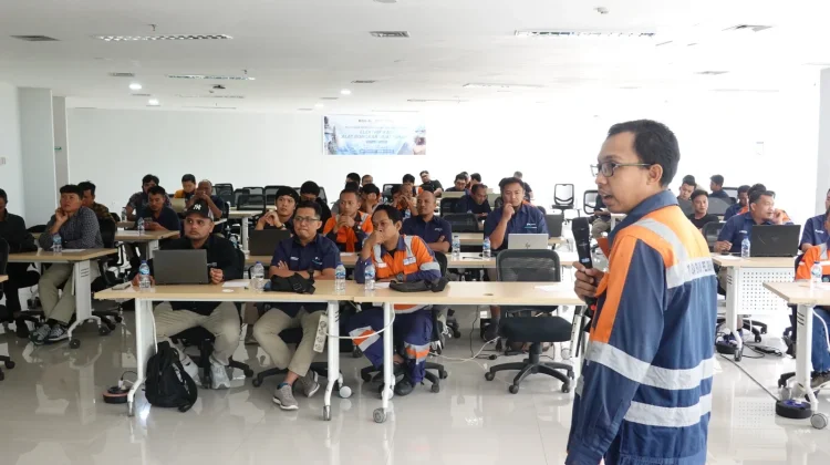 Pelindo Percepat Transisi Energi lewat Elektrifikasi Alat Bongkar Muat