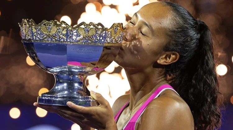 Leylah Fernandez Akhiri Paceklik Gelar di Singapore Tennis Open