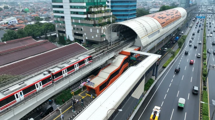 LRT Jabodebek Kembali Normal usai Gangguan Sarana, KAI : Memohon Maaf