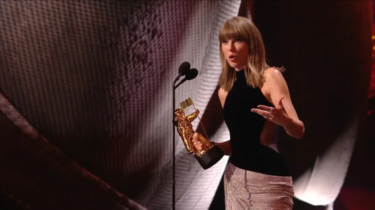 Taylor Swift Terima Artist Director Honors Perdana di MTV VMAs 2026