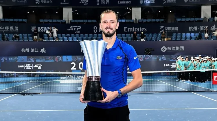 Medvedev Juara Hangzhou Open, Koleksi Gelar Ketiganya Tahun Ini