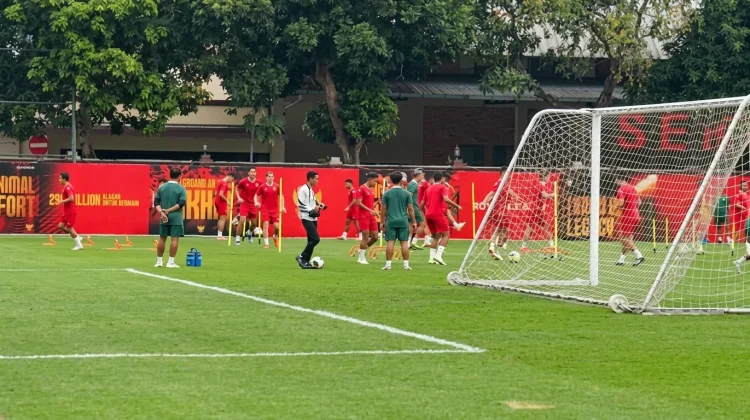 Herdman Pastikan Timnas Indonesia Hormati Korban Tragedi Kanjuruhan