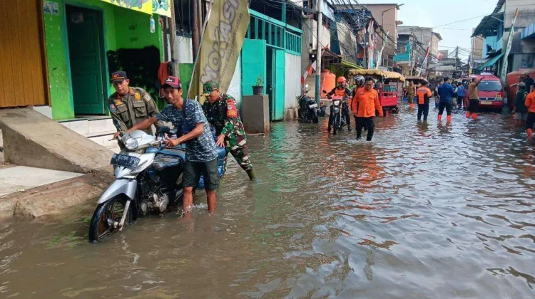 Banjir Rob Mengintai Jakarta Utara 13-14 dan 25-31 Oktober, Warga Diminta Waspada