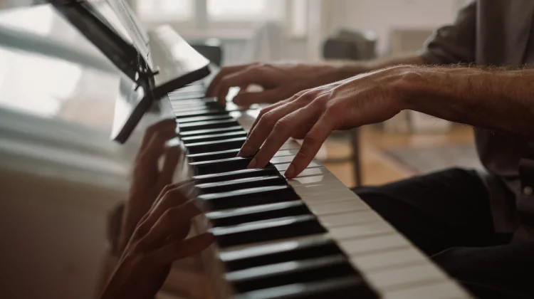 Kenapa Musik Klasik Identik Menggunakan Instrumen Piano?