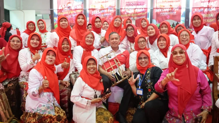 Peringatan Hari Lansia Sedunia, Ribuan Lansia di Bekasi Unjuk Kreativitas