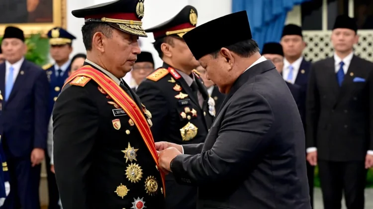 Listyo Sigit Terima Tanda Kehormatan dari Presiden Prabowo
