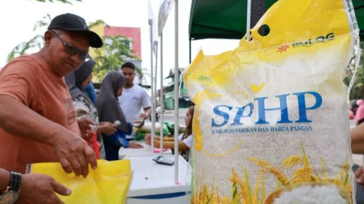Bulog Salurkan Ribuan Ton Beras SPHP Setiap Hari ke Seluruh Indonesia