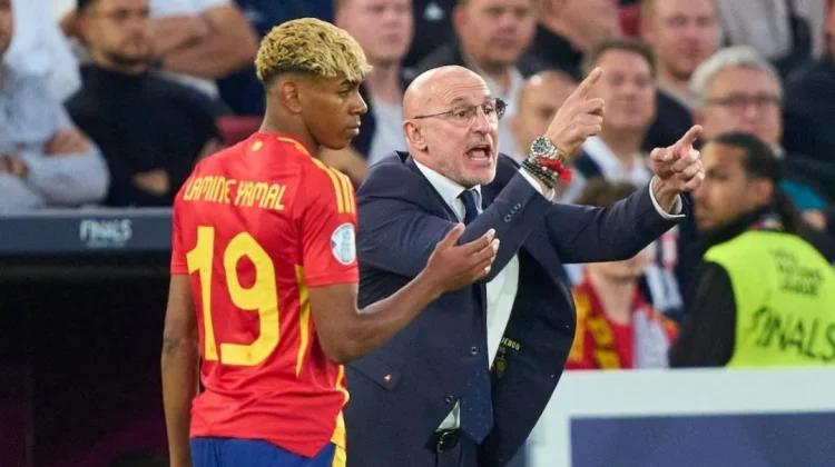 De la Fuente Puji Lamine Yamal usai Spanyol Kalahkan Republik Ceko