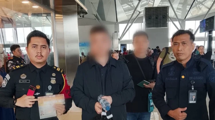 Diduga Mencuri dalam Pesawat, WNA Tiongkok Ditolak Masuk Tanah Air