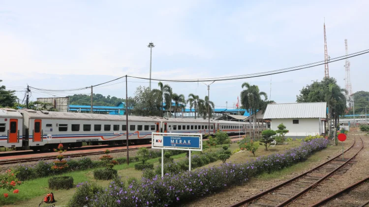 KAI Catat Kenaikan Penumpang di Stasiun Ujung Jawa dan Sumatra