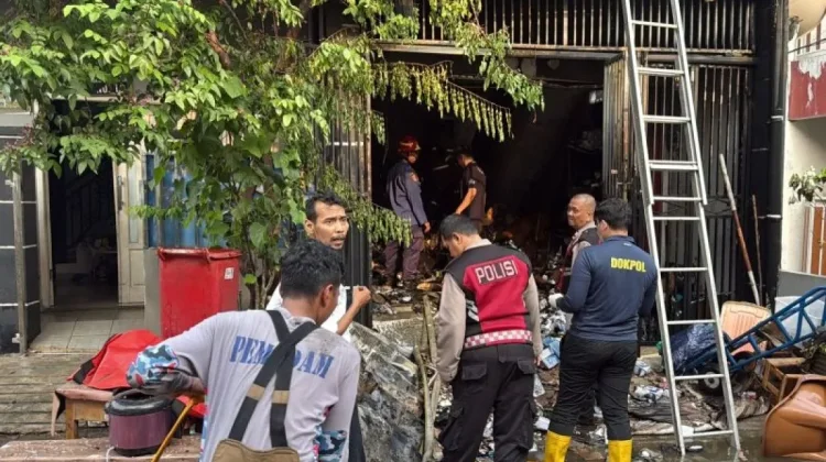 Kronologi Rumah Gudang Obat di Matraman Terbakar, Dua Bersaudara Meregang Nyawa