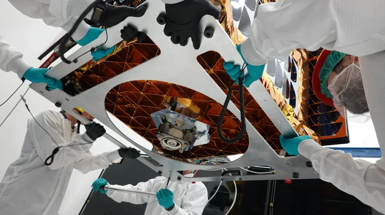 NASA Uji Teknologi Inspeksi Satelit untuk Kurangi Sampah Antariksa