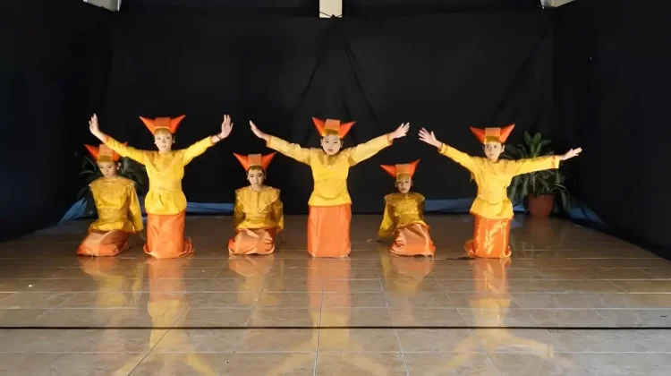 Makna Keramahan Minangkabau dalam Lagu ‘Dindin Badindin’