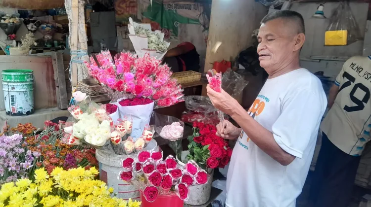 Valentine Bawa Berkah Pedagang Bunga di Pasar Cikini