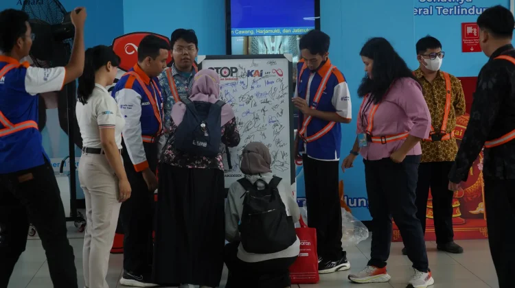 LRT Jabodebek Sosialisasikan Gerakan Anti Pelecehan di Dukuh Atas