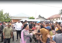 Kapolri-Ketua Komisi IV Salurkan 16 Truk Bantuan di Tapteng