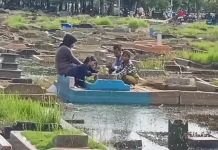 Peziarah Keluhkan Akses Tergenang TPU Budi Dharma jelang Ramadan
