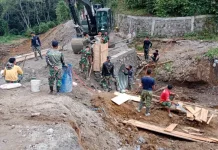 TNI Kebut Pembangunan Jembatan Armco di Bener Meriah