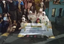 Kostum Unik, Cara Warga Pademangan Barat Pawai Obor Sambut Ramadan