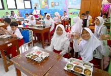 Anggota DPR: Keliru Bandingkan Gaji Guru dengan Anggaran MBG
