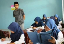 Belum Diangkat jadi PPPK, Komisi VIII DPR Soroti Nasib Guru Madrasah