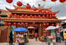 Keberagaman Warnai Imlek di Kelenteng Hok Lay Kiong